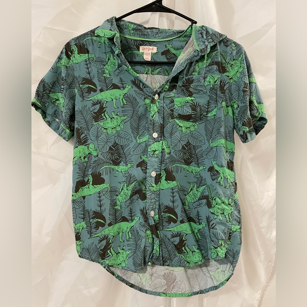 Boys. size M (8/10). Dinosaurs button up shirt. Brand Cat & Jack
